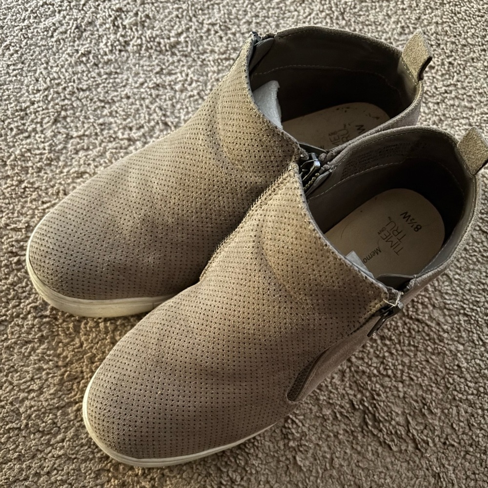 Sneaker boot